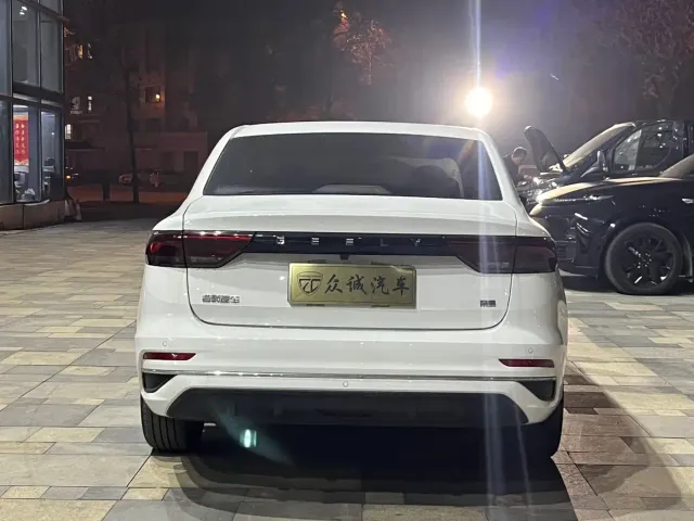 Geely Emgrand — Фото автомобиля 5