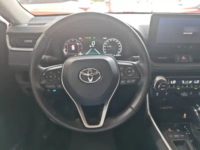 Toyota RAV4 — Фото автомобиля 10
