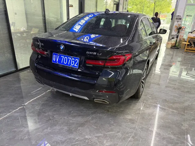 BMW 5 Series — Фото автомобиля 9