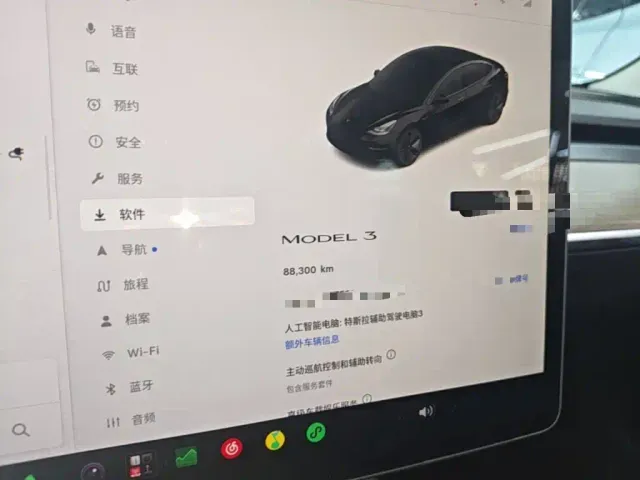 Tesla Model 3 — Фото автомобиля 11