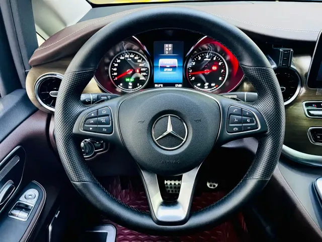 Mercedes-Benz V-Class — Фото автомобиля 12