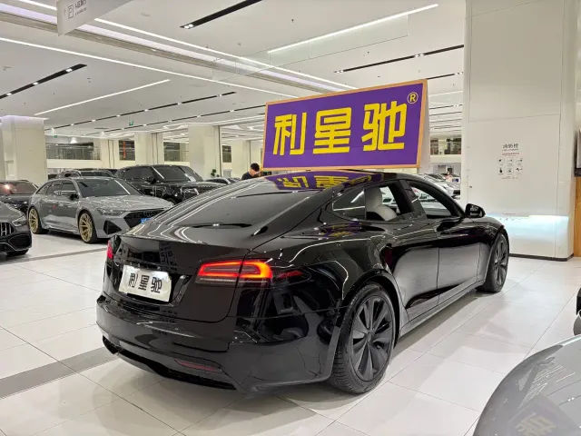 Tesla Model S — Фото автомобиля 4