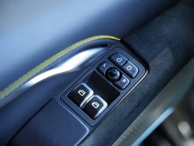 Lotus Emira — Фото автомобиля 17
