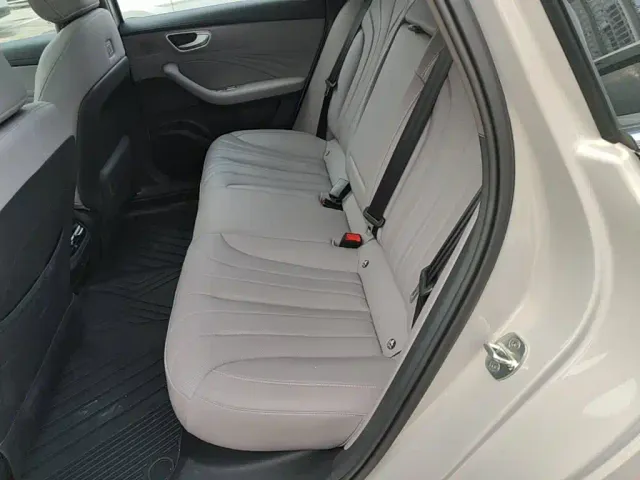 Roewe M7 DMH — Фото автомобиля 16