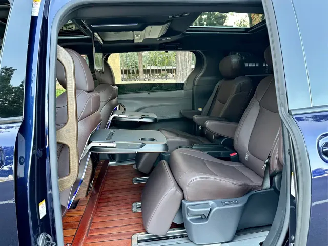 Toyota Sienna — Фото автомобиля 12