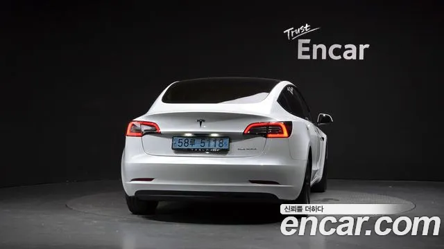 Tesla Model 3 — Фото автомобиля 4