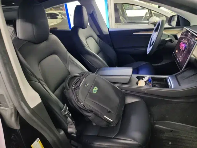 Tesla Model Y — Фото автомобиля 24