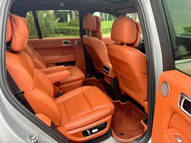 Li Auto L8 — Фото автомобиля 6