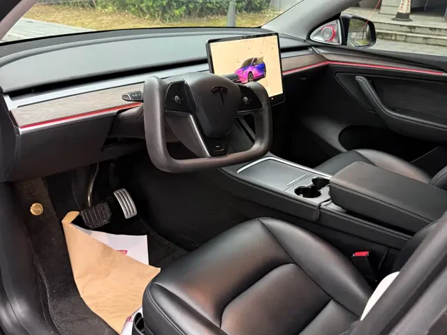 Tesla Model Y — Фото автомобиля 3
