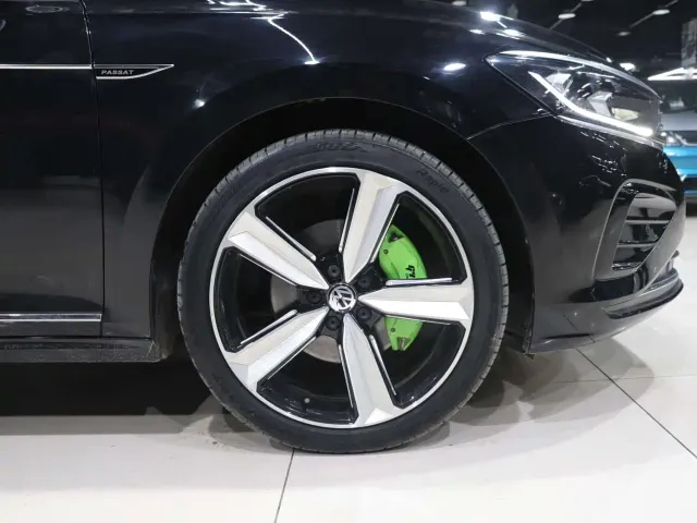Volkswagen Passat — Фото автомобиля 14