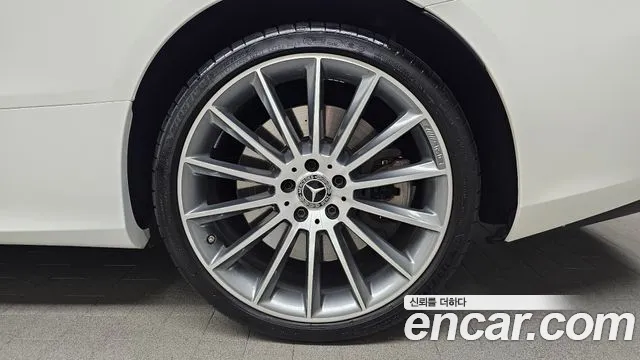 Mercedes-Benz E-Class — Фото автомобиля 21