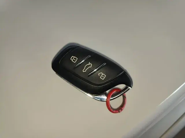 Roewe i5 — Фото автомобиля 8