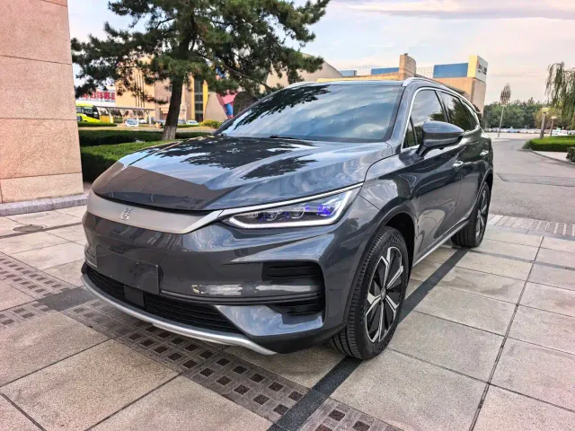 BYD Tang — Фото автомобиля 3