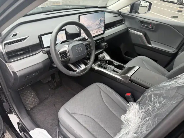 Toyota RAV4 — Фото автомобиля 8