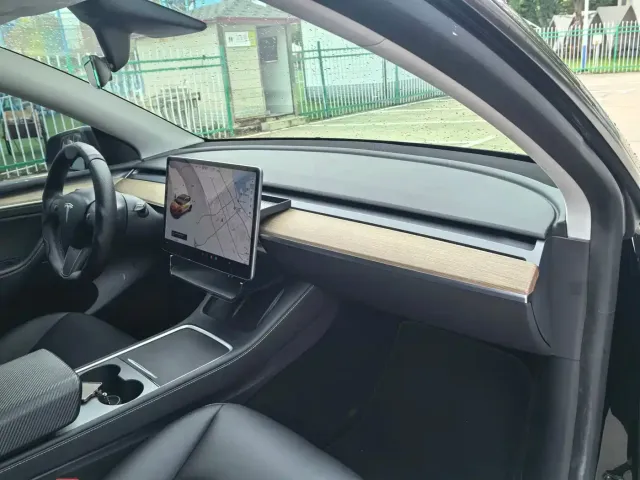 Tesla Model Y — Фото автомобиля 14