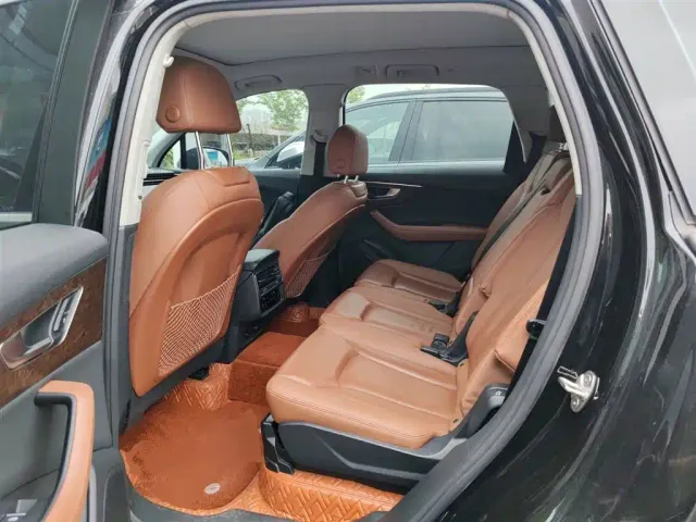 Audi Q7 — Фото автомобиля 12