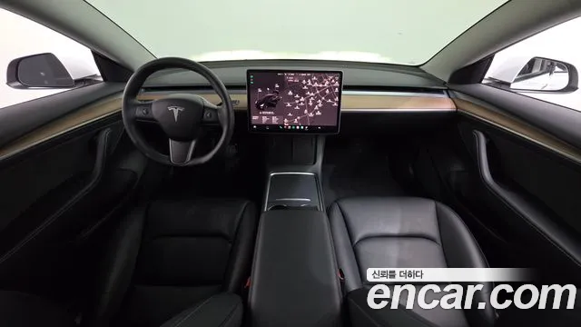 Tesla Model 3 — Фото автомобиля 7