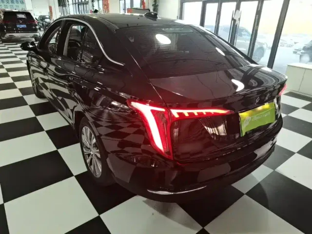 Hongqi E-QM5 — Фото автомобиля 4