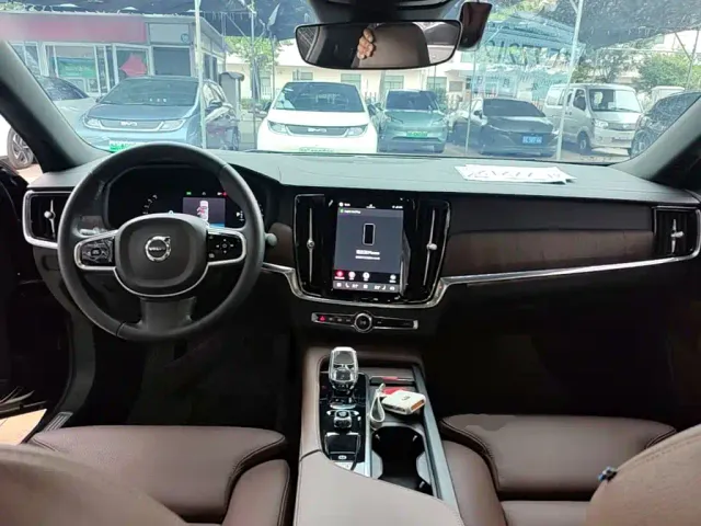 Volvo S90 — Фото автомобиля 9