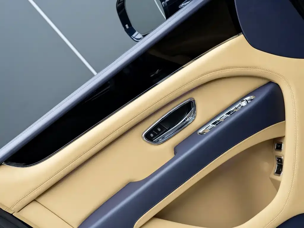 Bentley Bentayga 2024 4.0T V8 — Фото автомобиля 7