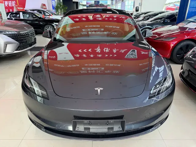 Фотография автомобиля — Tesla Model 3
