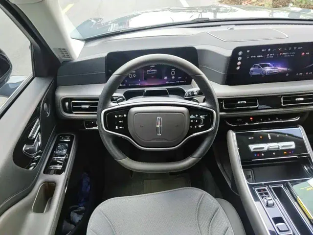 Lincoln Aviator — Фото автомобиля 10