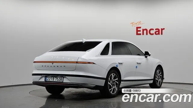Hyundai Grandeur Grandeur (GN7) 2.5 Бензин 2WD — Фото автомобиля 2