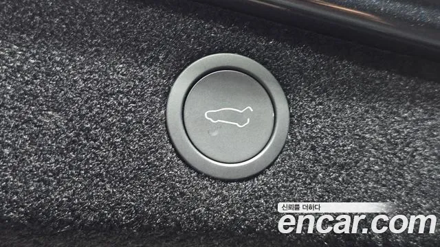 Tesla Model 3 — Фото автомобиля 26