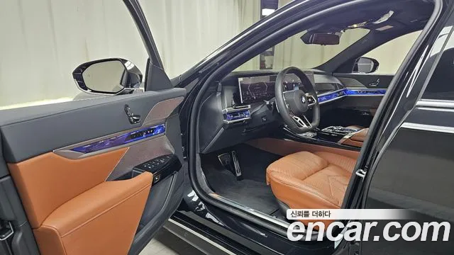 BMW 7-Series 7 серия (G70) 740i xDrive M Sport — Фото автомобиля 8