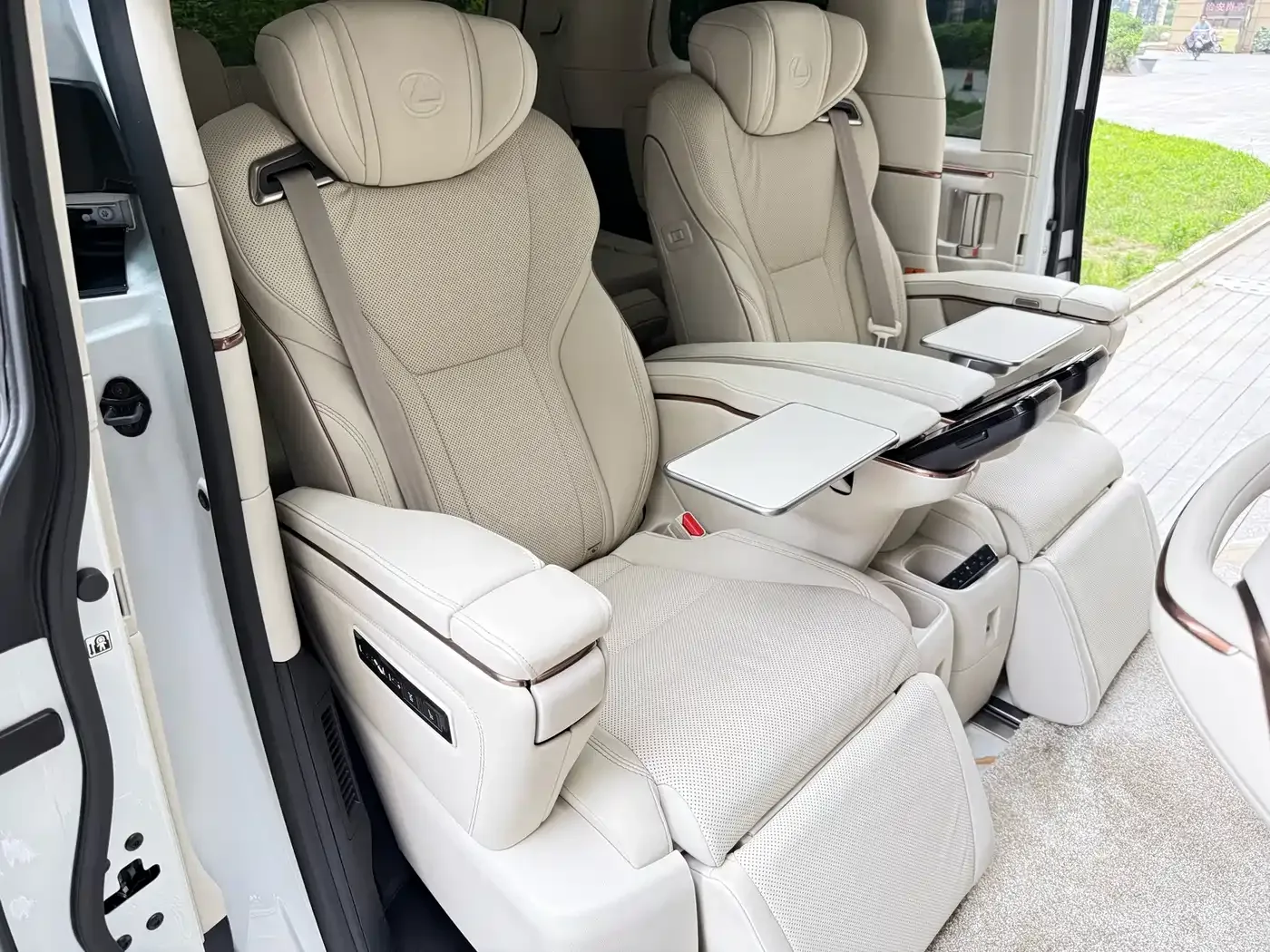 Lexus Lexus LM 2025 Model 500h Six-Seater Prestige Edition — Фото автомобиля 11