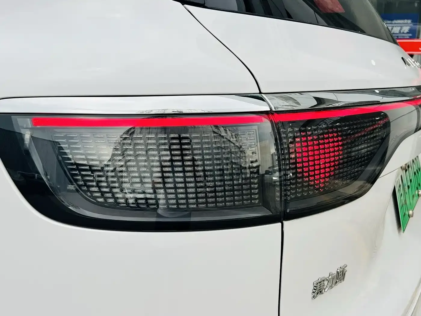 AITO Wenjie AITO M8 2025 Extended Range Ultra 53.4kWh 6-Seater — Фото автомобиля 7