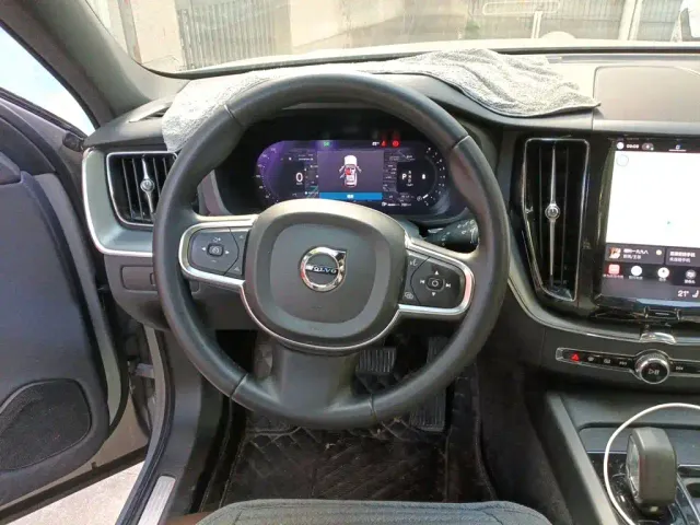 Volvo XC60 — Фото автомобиля 6