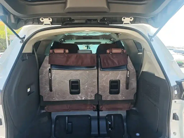 Toyota Sienna — Фото автомобиля 18