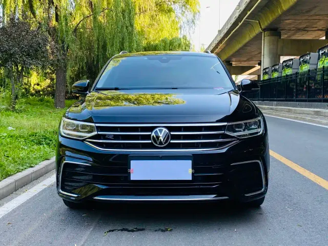 Volkswagen Tiguan L — Фото автомобиля 2