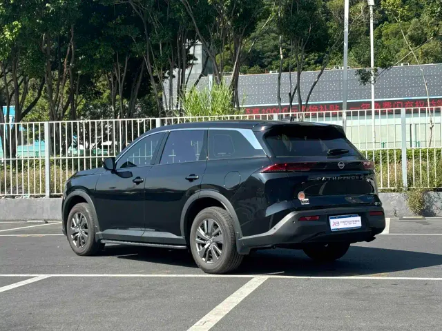 Nissan Terra — Фото автомобиля 3