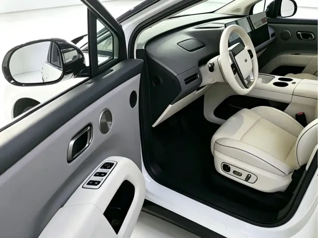Li Auto i8 — Фото автомобиля 5