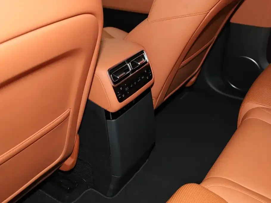 Li Auto Li Auto L6 2025 Max Smart Renewal Edition — Фото автомобиля 28