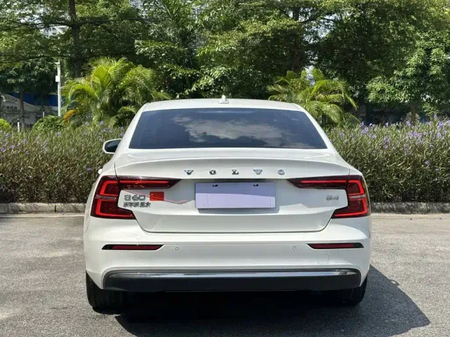 Volvo S60 — Фото автомобиля 5