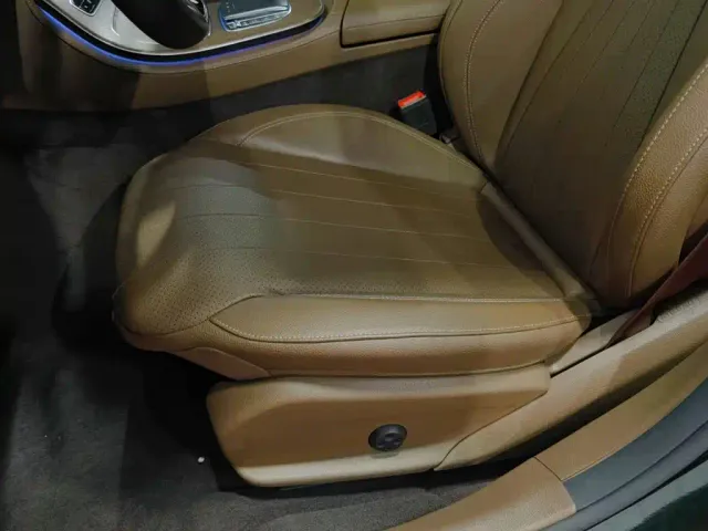 Mercedes-Benz E-Class — Фото автомобиля 20