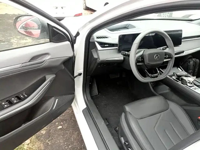 Changan Raeton Plus — Фото автомобиля 11