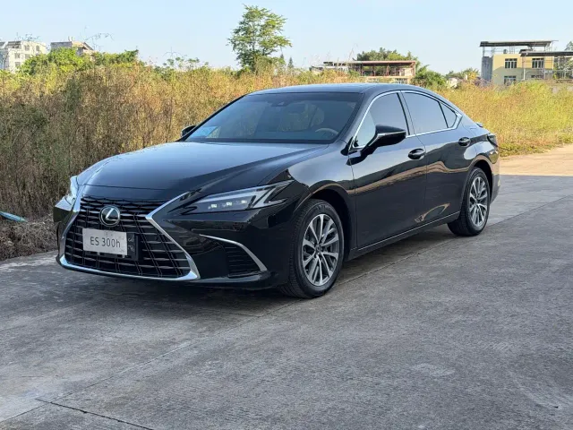 Фотография автомобиля — Lexus ES
