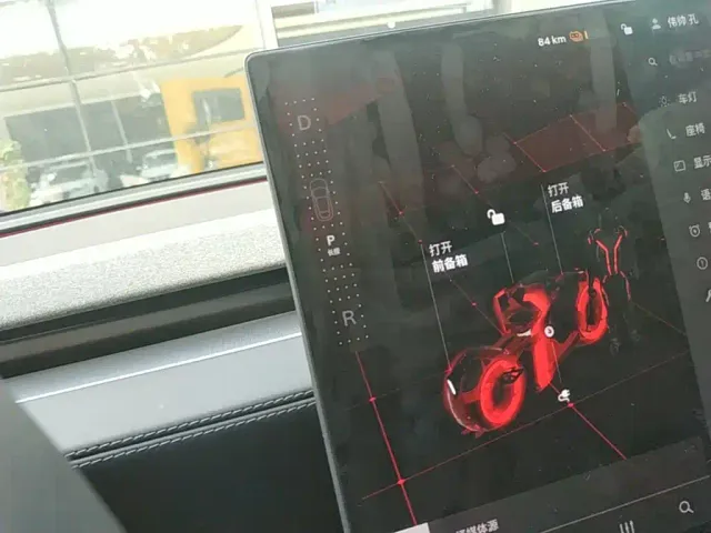 Tesla Model Y L — Фото автомобиля 13