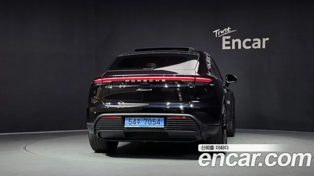 Porsche Macan — Фото автомобиля 4