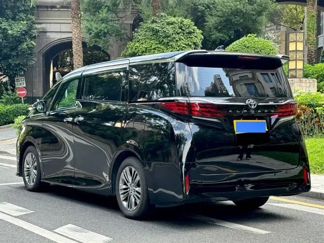 Toyota Alphard — Фото автомобиля 4