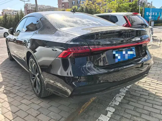 Audi A7L — Фото автомобиля 3