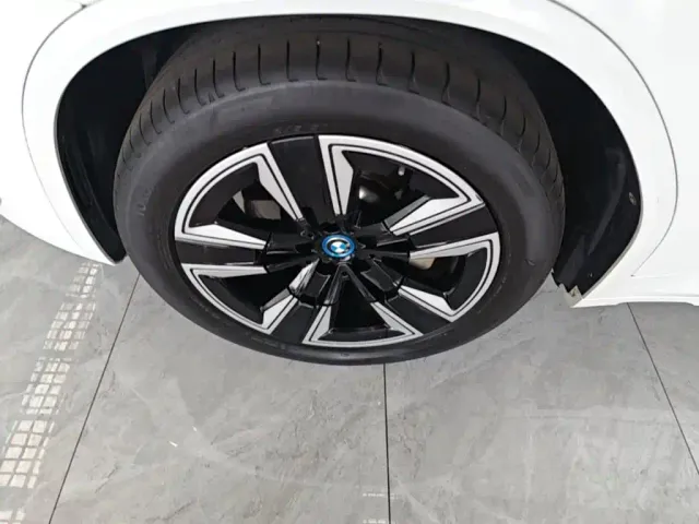 BMW iX3 — Фото автомобиля 22