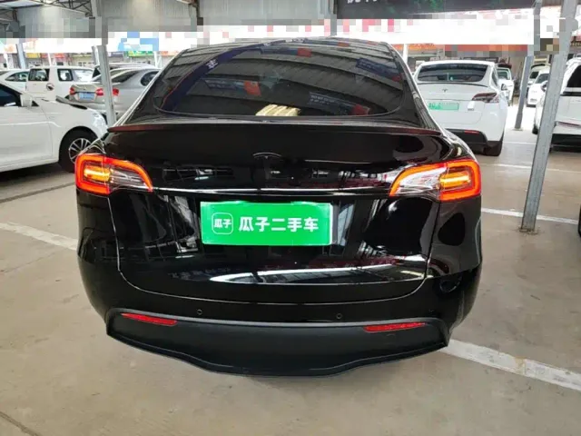 Tesla Model Y — Фото автомобиля 5