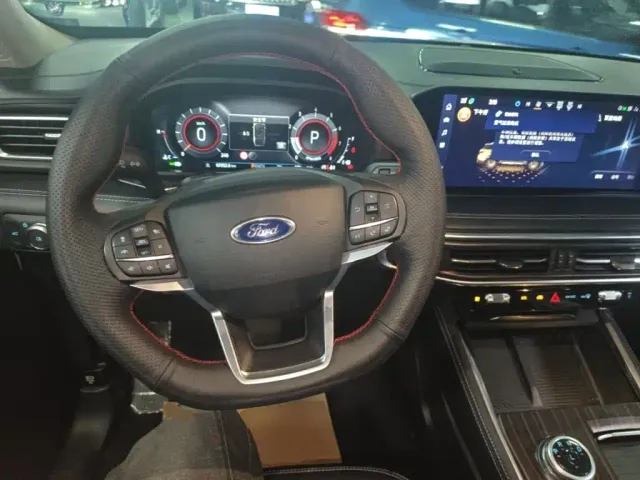 Ford Explorer — Фото автомобиля 10