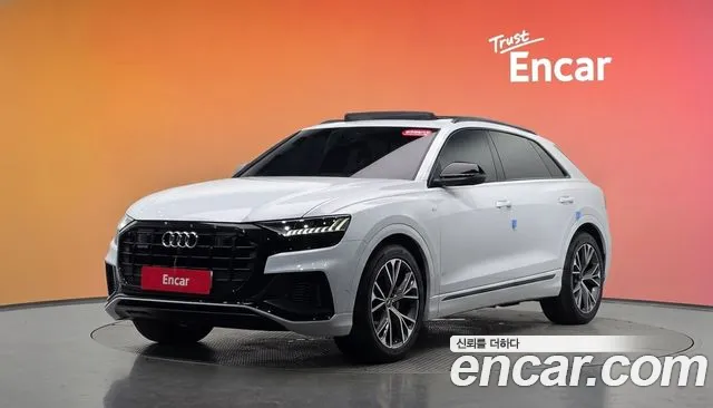 Фотография автомобиля — Audi Q8 4M