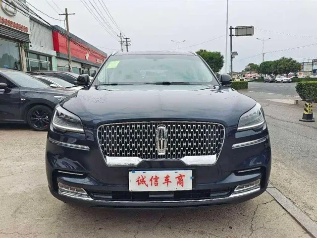 Lincoln Aviator — Фото автомобиля 2